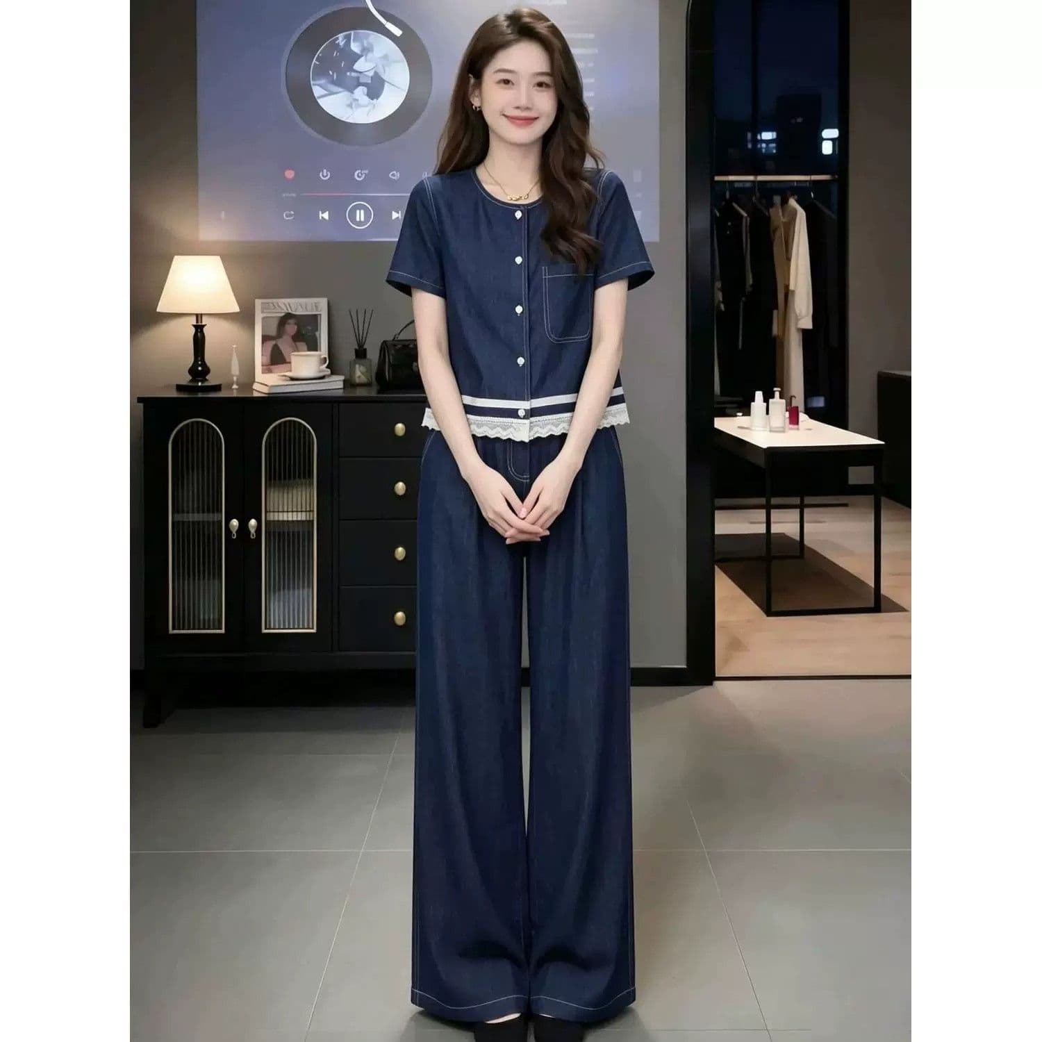 작은 샤넬 스타일 패션 세트 여성 여름 느긋한 슬림해 보이는 프랑스식 품격 얼음 실크 데님 반팔 와이드 레그 팬츠 투피스 세트 이미지 3
