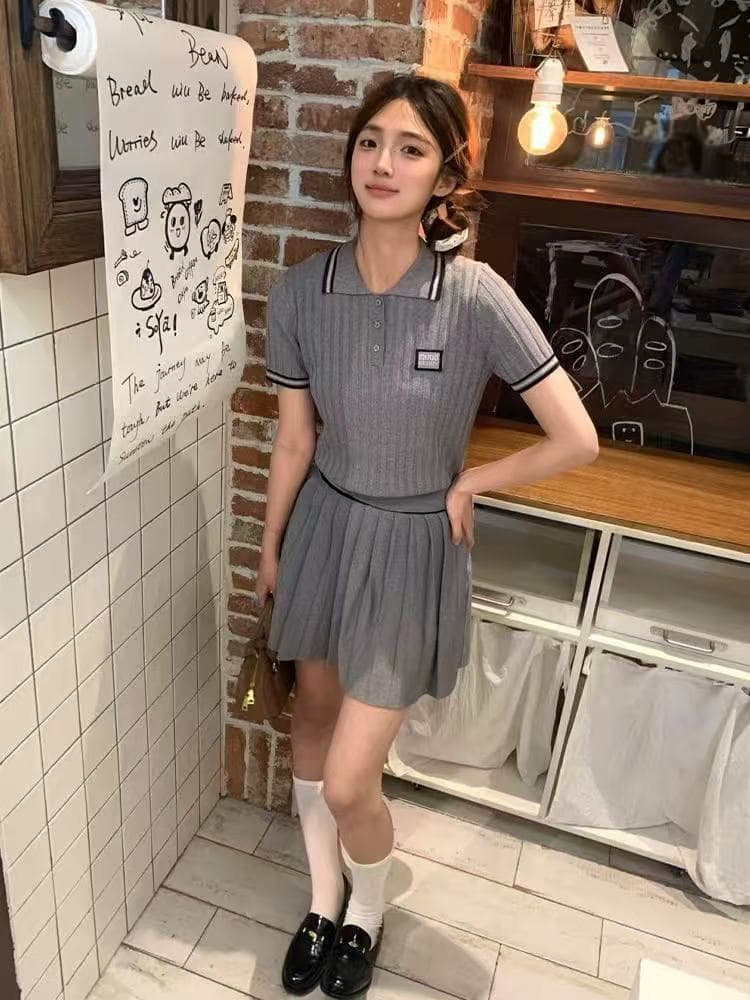 아메리칸 miu 부서 학원 스타일 세트 여성 여름 회색 POLO 칼라 니트 반팔 티셔츠 한 마디 플리츠 반신 스커트 이미지 2