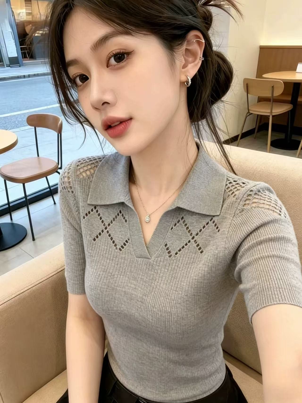 세련된 단색 라운드 넥 홀로우 아웃 반팔 니트 스웨터 여성 2026 여름 새로운 몸매 가꾸기 슬림해 보이는 고유 한 아름다운 맨위 이미지 2
