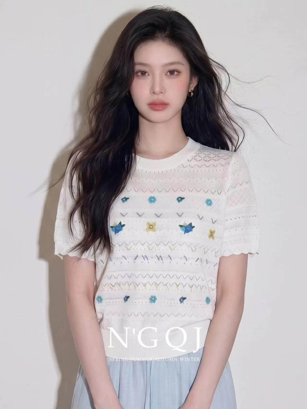 2026 슈퍼 화재 연령 감소 빛 산소 센스 자수 꽃 얼음 실크 니트 반팔 티셔츠 여성 여름 얇은 스타일 아름다운 맨위 이미지 3