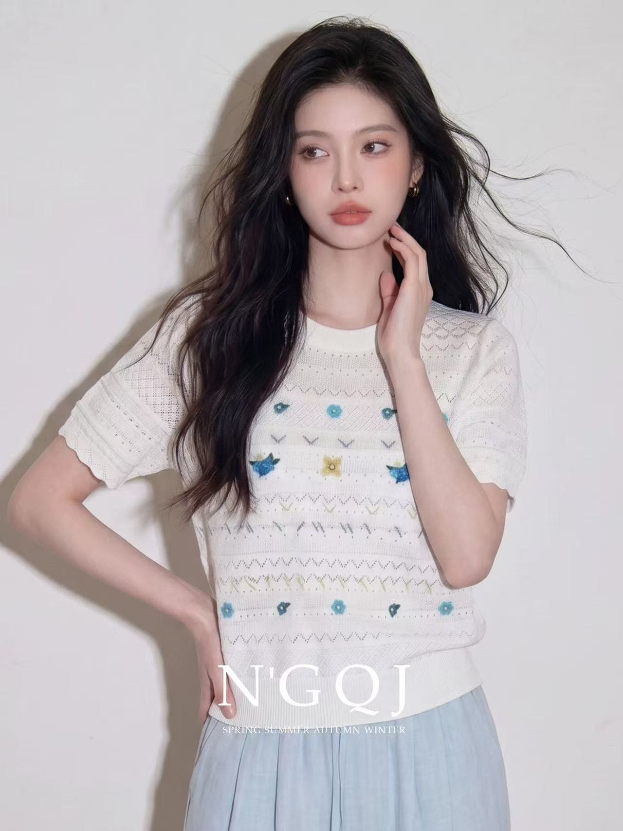 2026 슈퍼 화재 연령 감소 빛 산소 센스 자수 꽃 얼음 실크 니트 반팔 티셔츠 여성 여름 얇은 스타일 아름다운 맨위 이미지 4