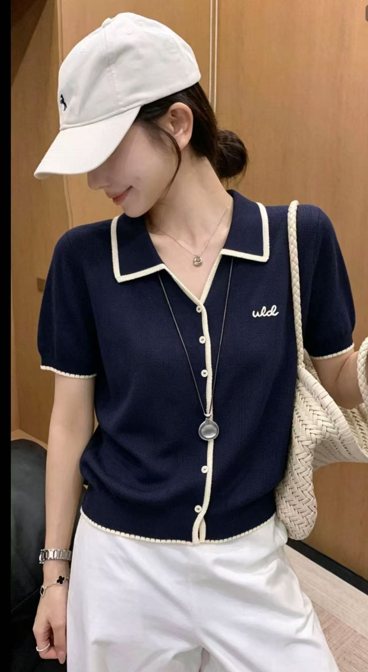 여름 드레스 새로운 여성 한국 스타일 슬림해 보이는 패션 POLO 칼라 자수 작은 셔츠 니트 스웨터 다용도 반팔 얇은 스타일 스웨터 이미지 4