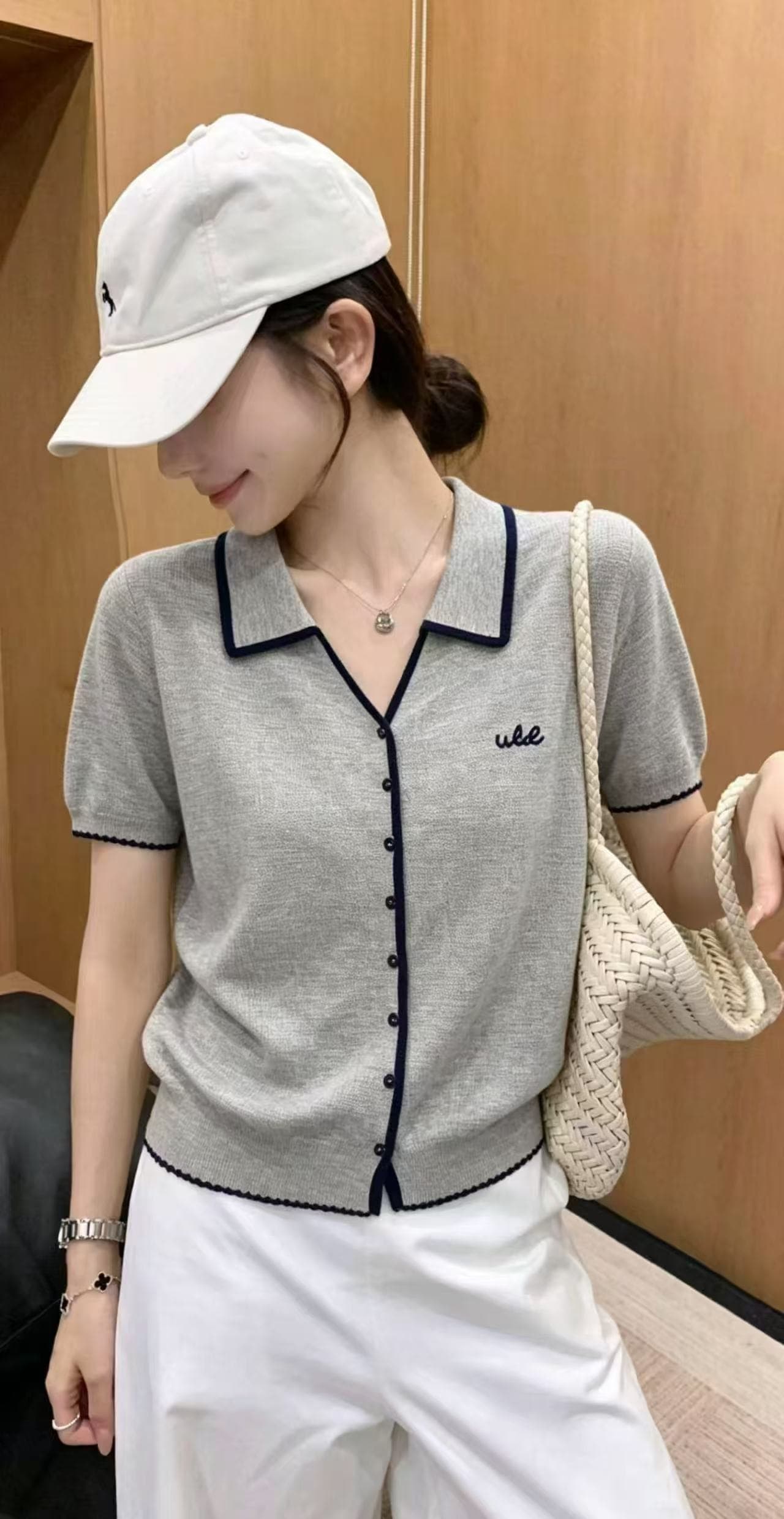여름 드레스 새로운 여성 한국 스타일 슬림해 보이는 패션 POLO 칼라 자수 작은 셔츠 니트 스웨터 다용도 반팔 얇은 스타일 스웨터 이미지 3