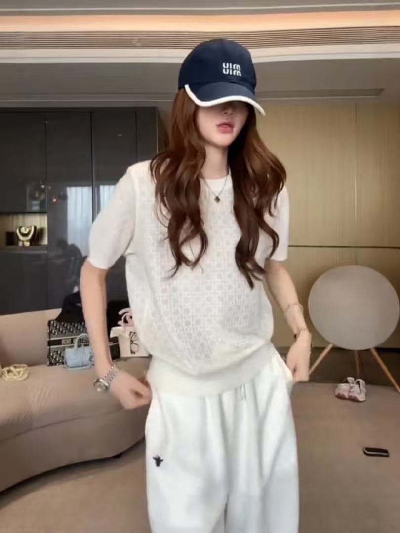 한 부서 라운드 넥 반팔 니트 스웨터 여성 2026 여름 새로운 착용 가져 가라. 링 그리드 자카드 루즈핏 허리 수축 화이트 맨위 이미지 3
