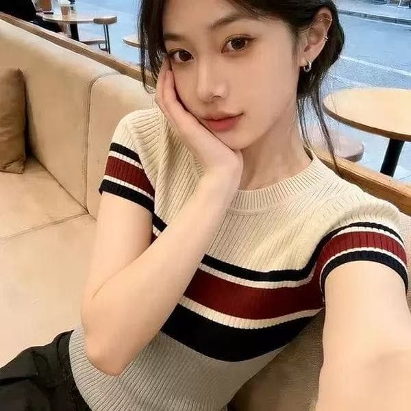 새로운 한국 스타일 아메리칸 레트로 미니멀리즘 배색 스트라이프 반팔 티셔츠 니트 스웨터 여성 품격 라운드 넥 몸매 가꾸기 맨위 이미지 4