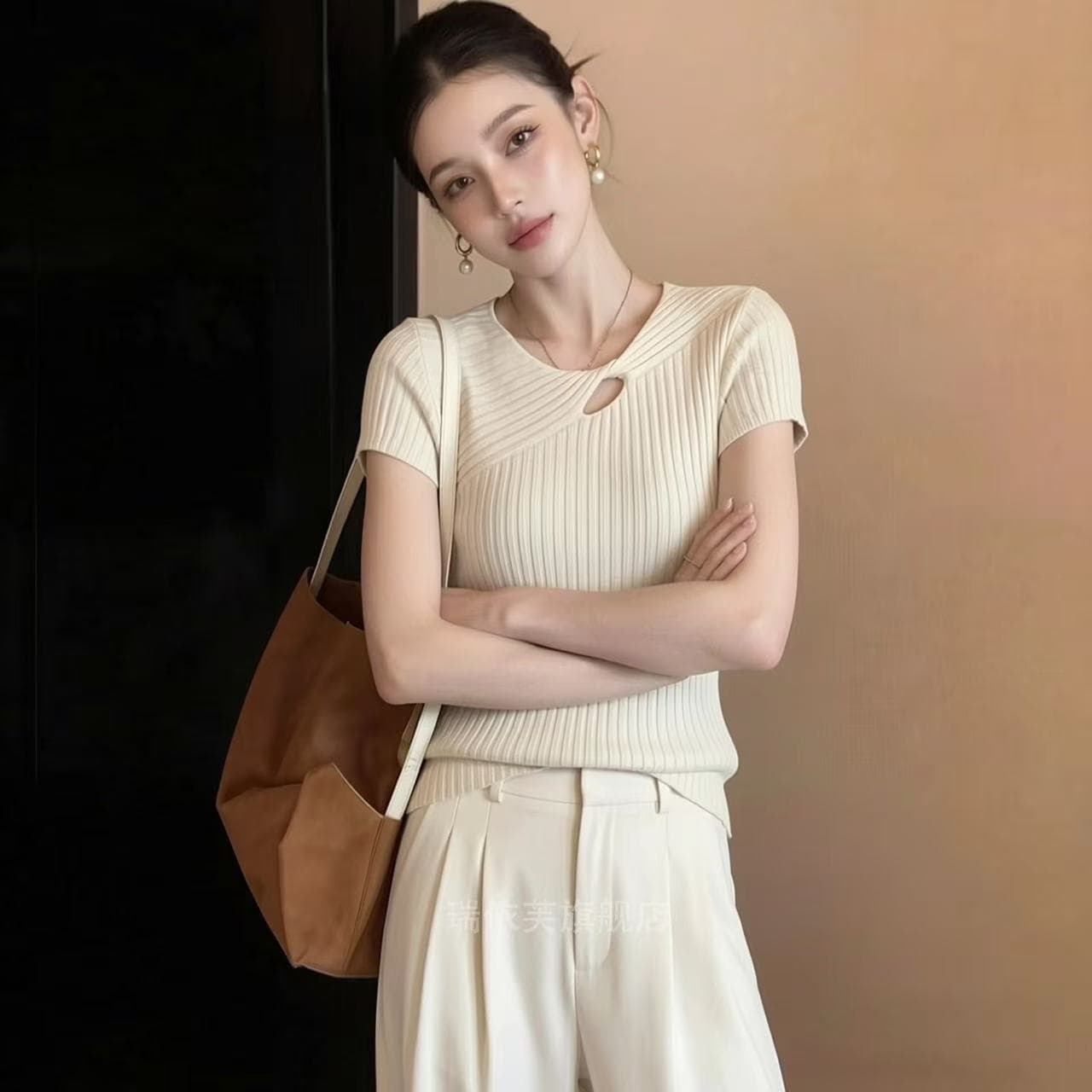 2026 여름 새로운 한 부서 미니멀리즘 홀로우 아웃 반팔 니트 스웨터 여성 레저 빅 사이즈 슬림해 보이는 표지 고기 화이트 맨위 상세 이미지 2