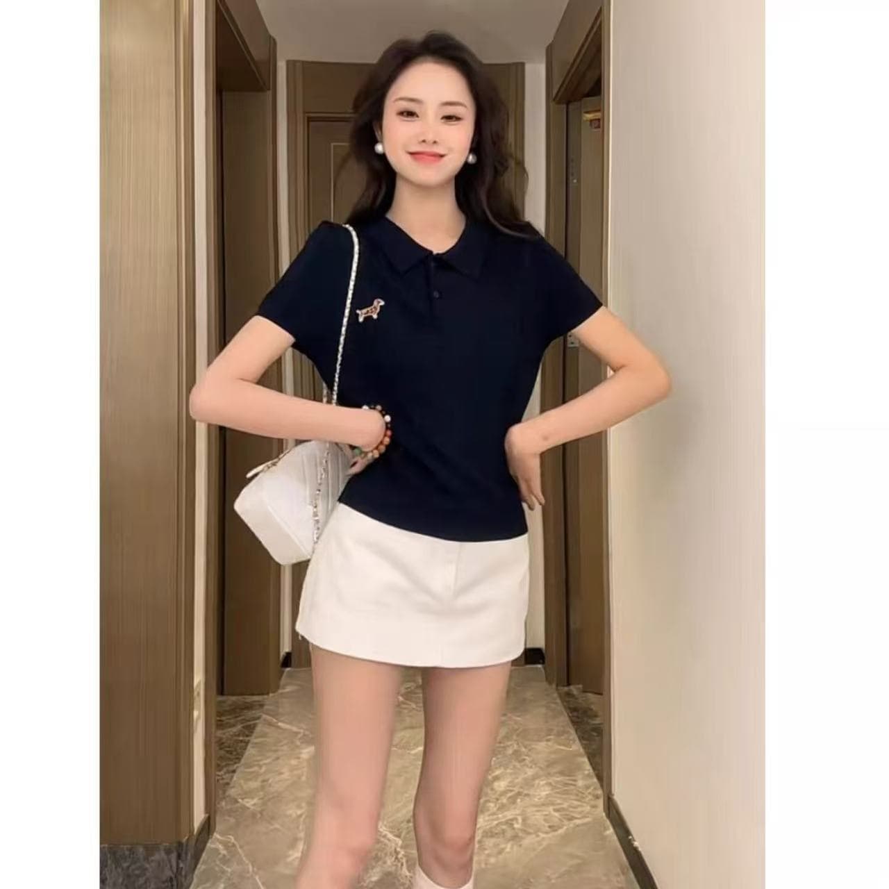 프랑스식 홀로우 아웃 강아지 자수 화이트 반팔 얼음 실크 니트 티셔츠 여성 여름 몸매 가꾸기 폴로 칼라 POLO 셔츠 맨위 이미지 3
