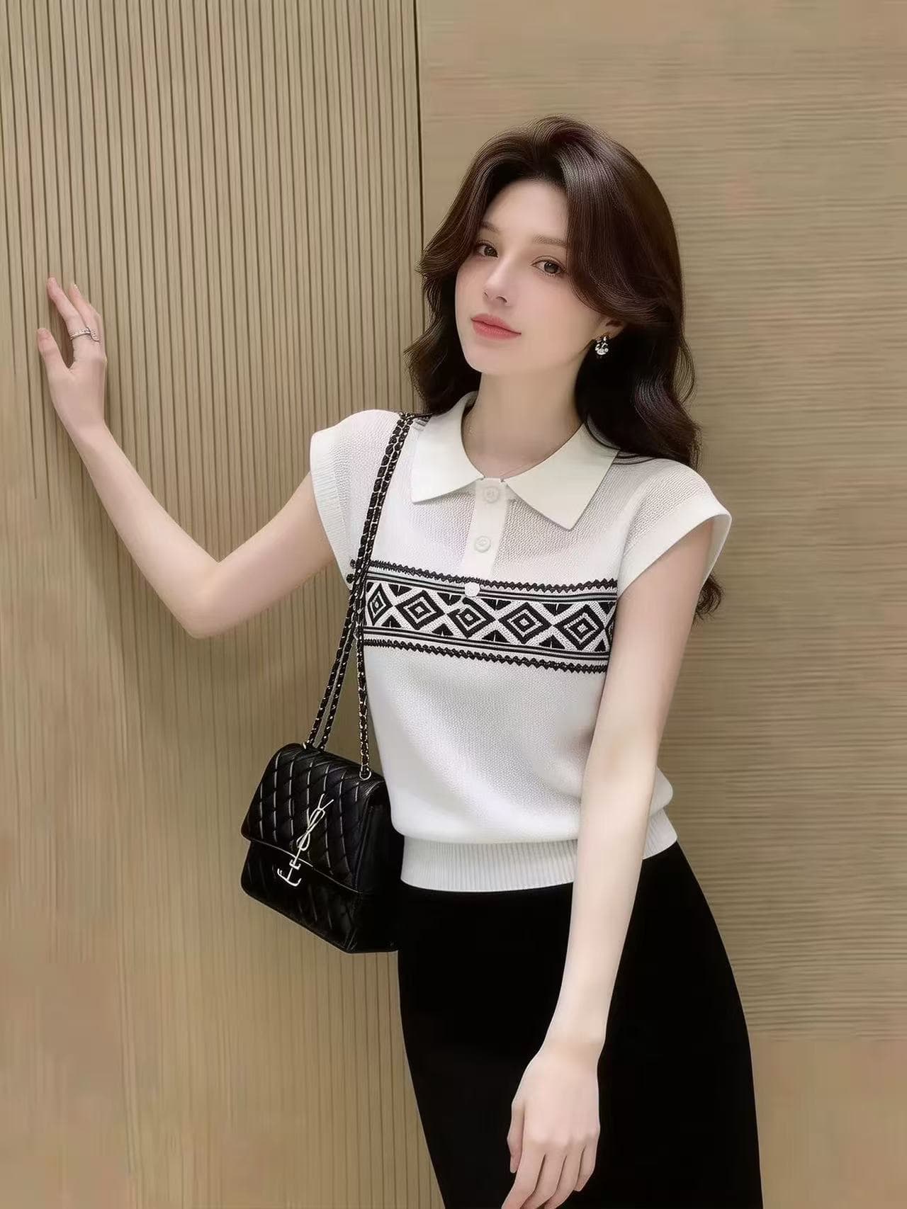 화이트 POLO 칼라 기하학 자카드 반팔 니트 스웨터 여성 2026 여름 새로운 외출용 Chic 세트 머리에 옷 상세 이미지 2