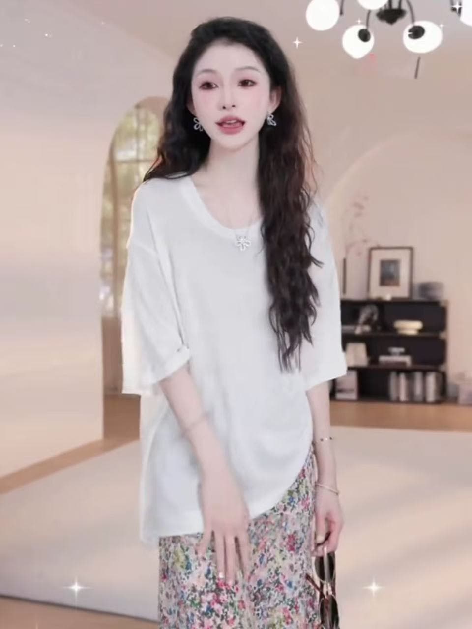 화이트 라운드 넥 얇은 스타일 반팔 여성 티셔츠 여름 2026 새로운 느긋한 느슨함 센스 캐주얼 다용도 루즈핏 맨위 상세 이미지 3