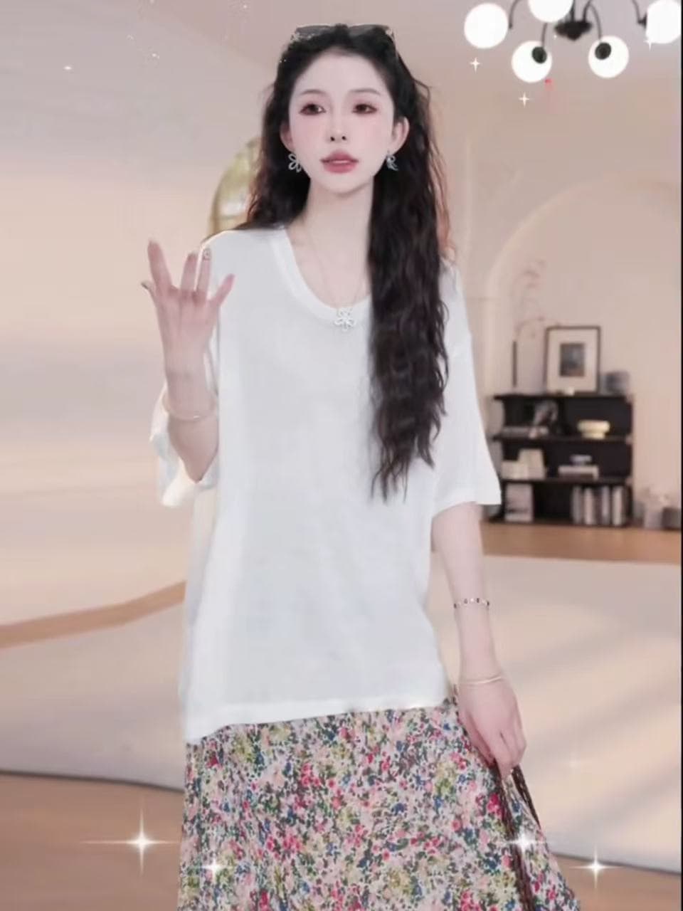 화이트 라운드 넥 얇은 스타일 반팔 여성 티셔츠 여름 2026 새로운 느긋한 느슨함 센스 캐주얼 다용도 루즈핏 맨위 상세 이미지 4