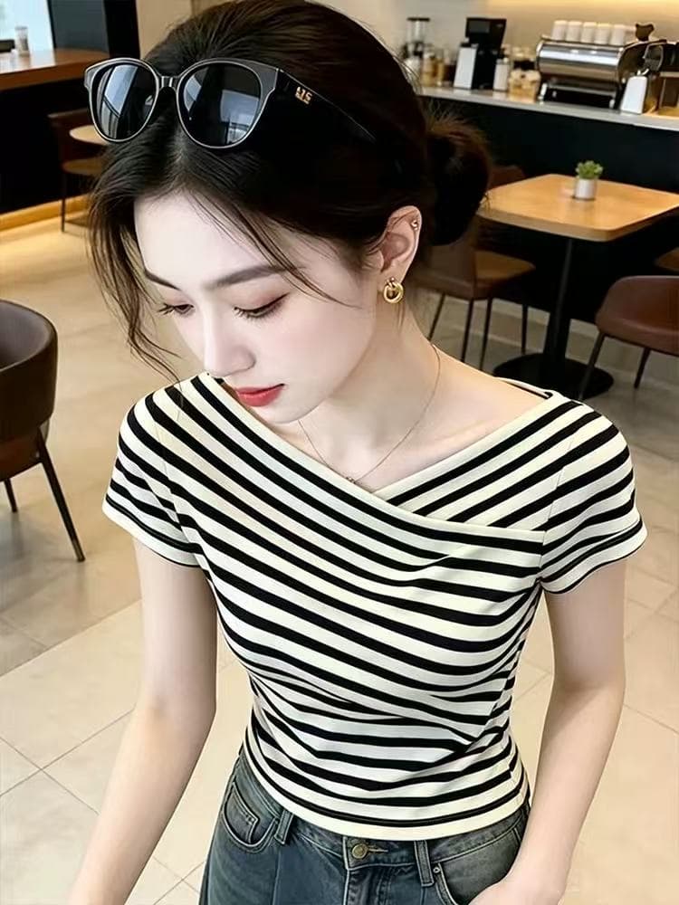프랑스식 미니멀리즘 패션 디자인 센스 기본 셔츠 고유 한 외국 가스 몸매 가꾸기 슬림해 보이는 스트라이프 반팔 티셔츠 여성 의류 맨위