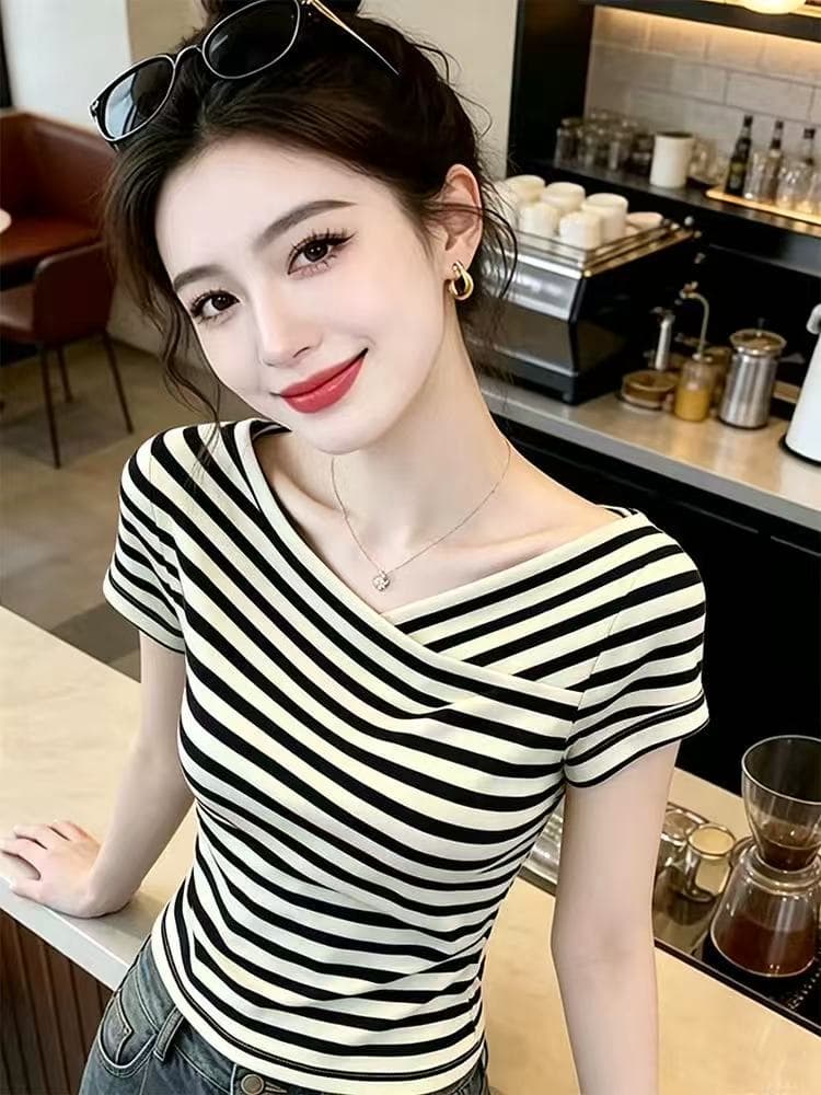프랑스식 미니멀리즘 패션 디자인 센스 기본 셔츠 고유 한 외국 가스 몸매 가꾸기 슬림해 보이는 스트라이프 반팔 티셔츠 여성 의류 맨위 상세 이미지 2
