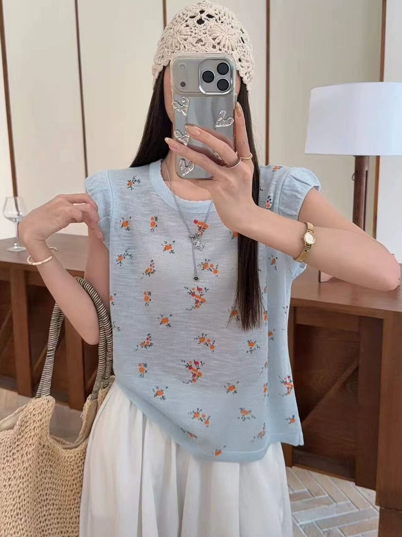 여름 여성 꽃무늬 얇은 스타일 맨위 디자인 센스 작은 대중 여자 얼음 실크 니트 반팔 여성 티셔츠 2026 새로운 상세 이미지 1