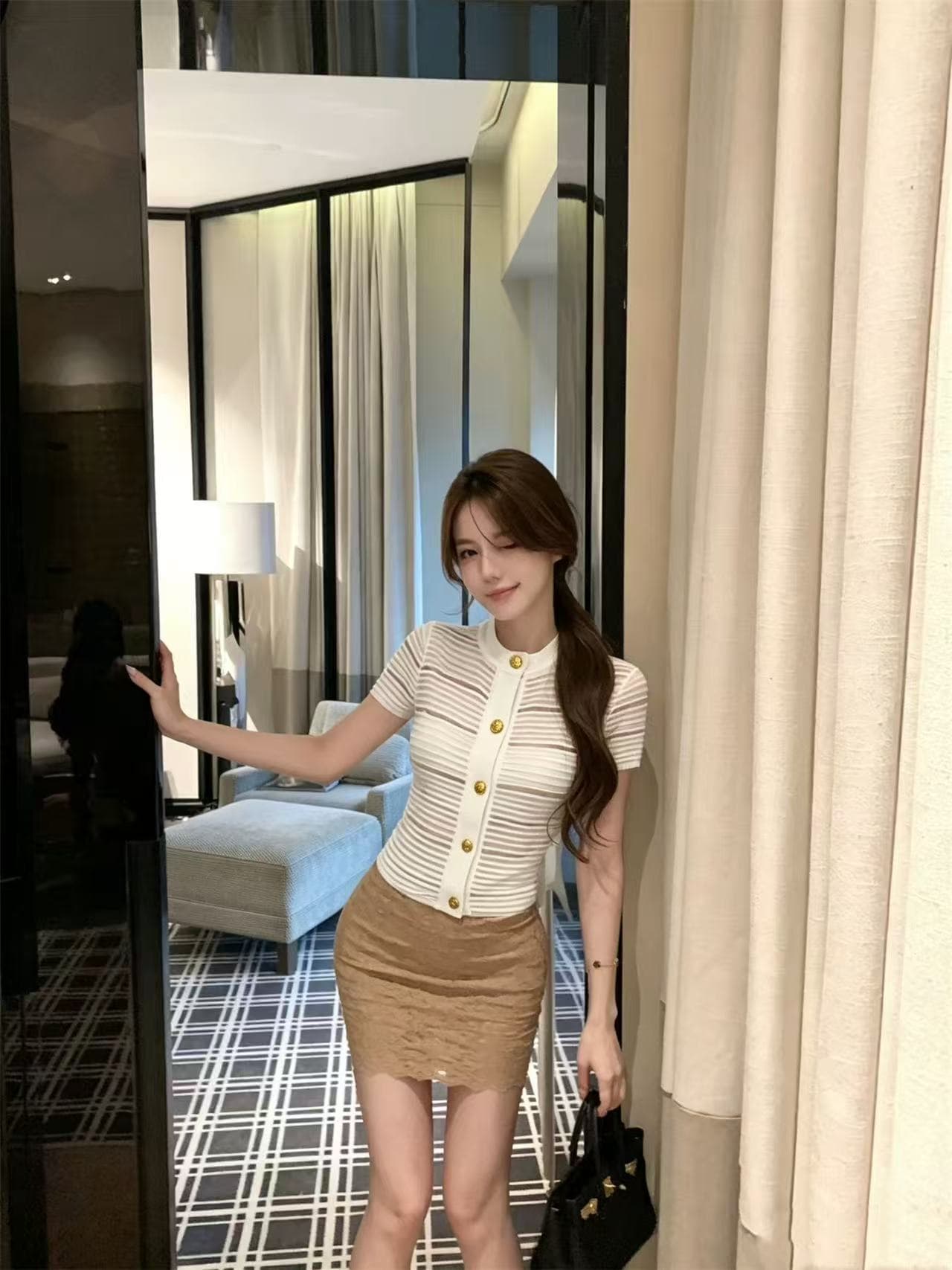 작은 샤넬 스타일 검정색 시스루 반팔 구덩이 기사 니트 스웨터 여성 여름 금속 버클 몸매 가꾸기 허리 수축 슬림해 보이는 쇼트 스타일 맨위 상세 이미지 4