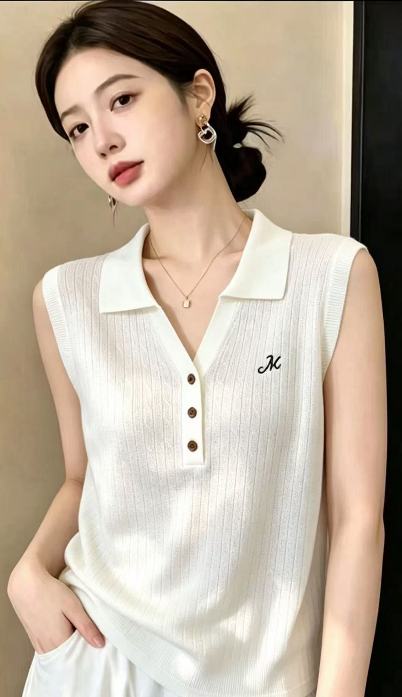 26 여름 켜기 이전 및 신규 돈 바람 POLO 칼라 민소매 니트 조끼 여성 세 버클 디자인 캐주얼 다용도 슬림해 보이는 맨위 이미지 2