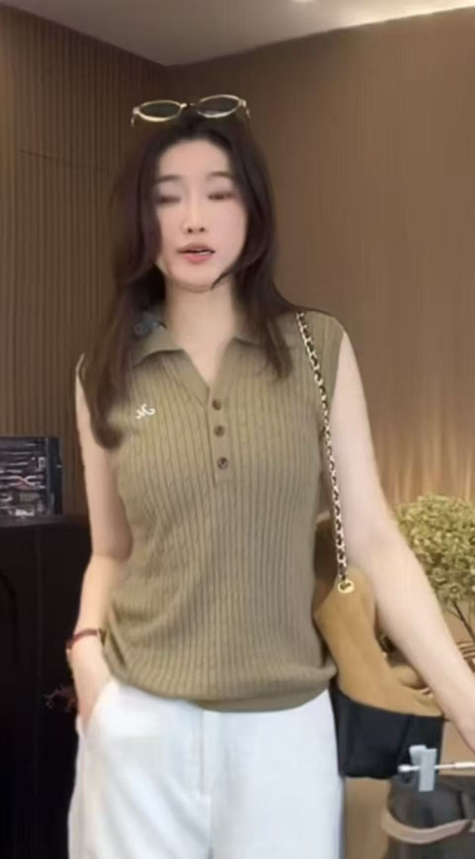 26 여름 켜기 이전 및 신규 돈 바람 POLO 칼라 민소매 니트 조끼 여성 세 버클 디자인 캐주얼 다용도 슬림해 보이는 맨위 상세 이미지 5
