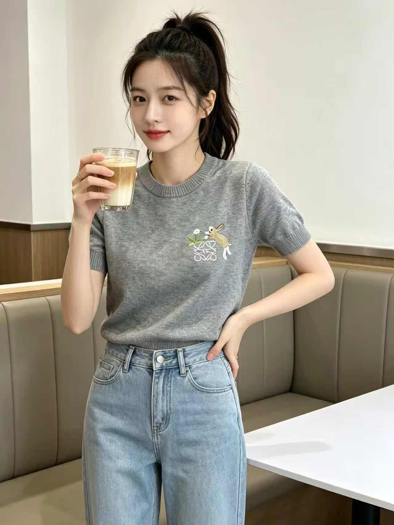 여름 새로운 디자인 센스 작은 말 자수 식물 꽃무늬 라운드 넥 니트 스웨터 여성 의류 연령 감소 캐주얼 반팔 맨위 이미지 3