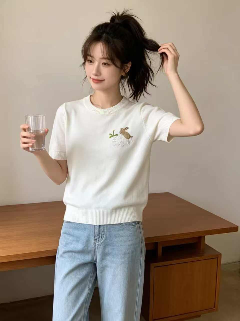 여름 새로운 디자인 센스 작은 말 자수 식물 꽃무늬 라운드 넥 니트 스웨터 여성 의류 연령 감소 캐주얼 반팔 맨위 상세 이미지 5