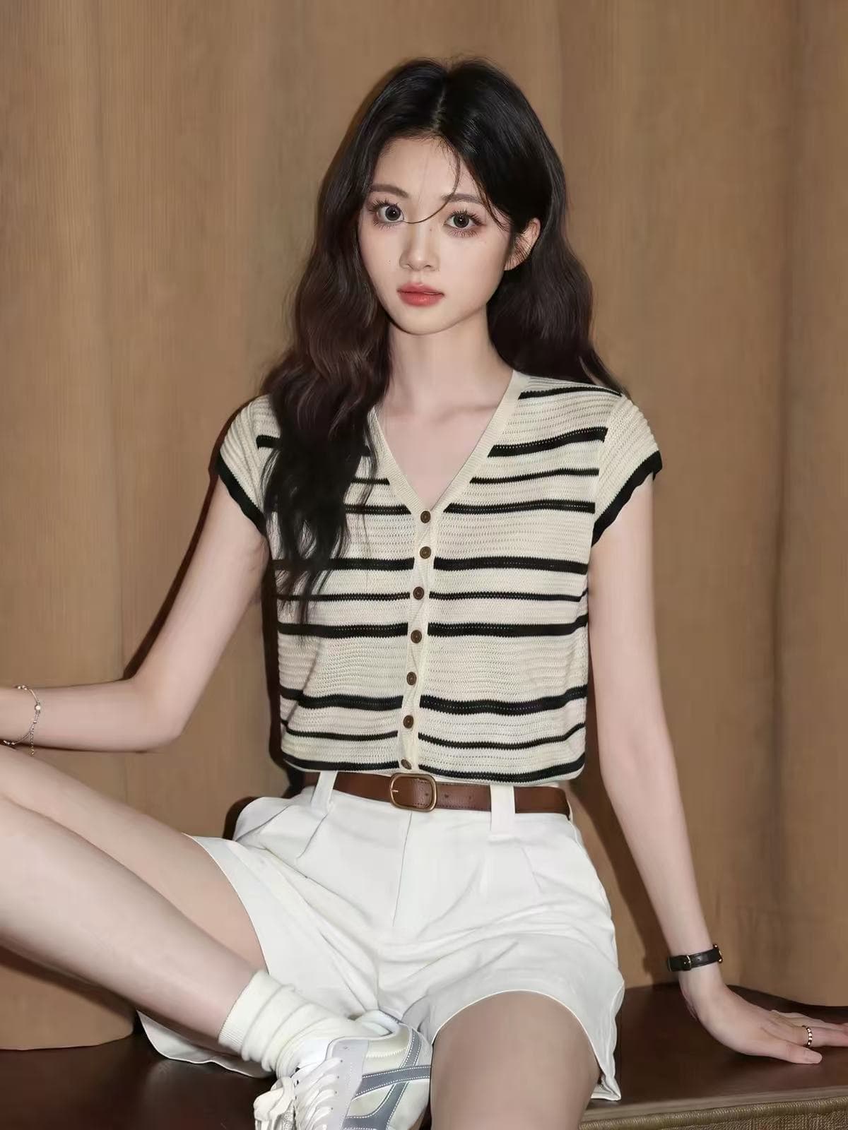 배색 스트라이프 V넥 반팔 티셔츠 여성 2026 여름 새로운 루즈핏 작은 날다 소매 얇은 스타일 얼음 실크 니트 스웨터 맨위 상세 이미지 4