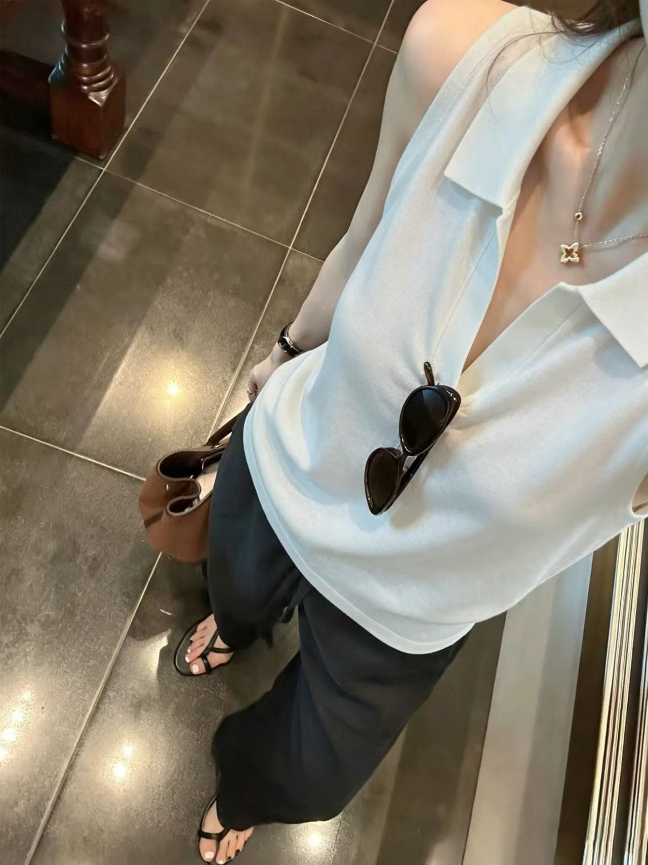 오래된 돈 바람 검정색 POLO 칼라 니트 조끼 여성 여름 착용 가져 가라. V넥 몸매 가꾸기 민소매 티셔츠 프랑스식 사소한 맨위 이미지 3