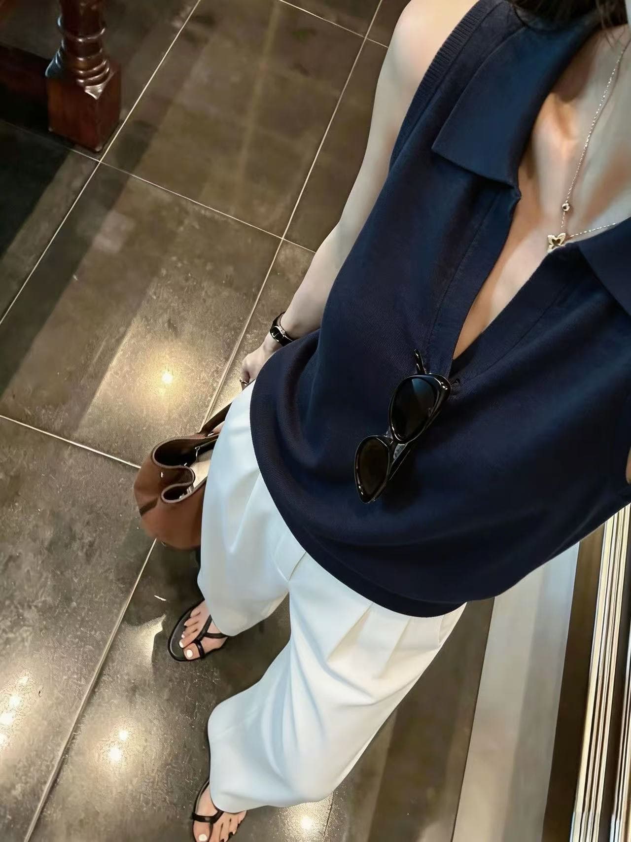 오래된 돈 바람 검정색 POLO 칼라 니트 조끼 여성 여름 착용 가져 가라. V넥 몸매 가꾸기 민소매 티셔츠 프랑스식 사소한 맨위 이미지 4