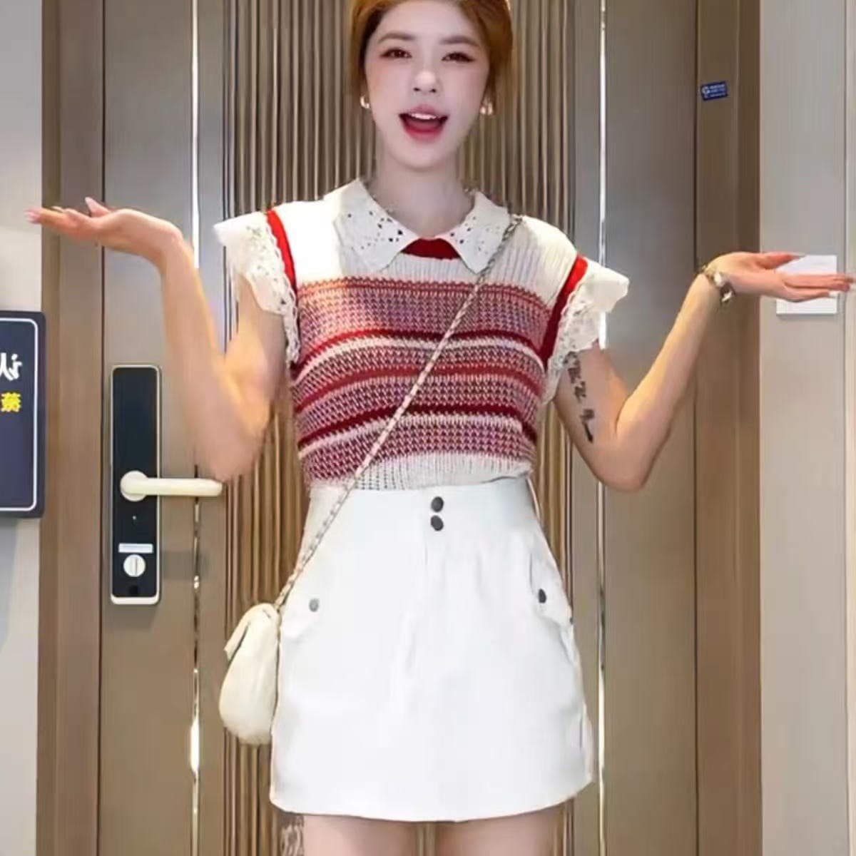 레트로 배색 스트라이프 폴로 칼라 니트 스웨터 여성 2026 여름 새로운 레이스 조각 작은 날다 소매 슬림해 보이는 짧은 맨위 이미지 5