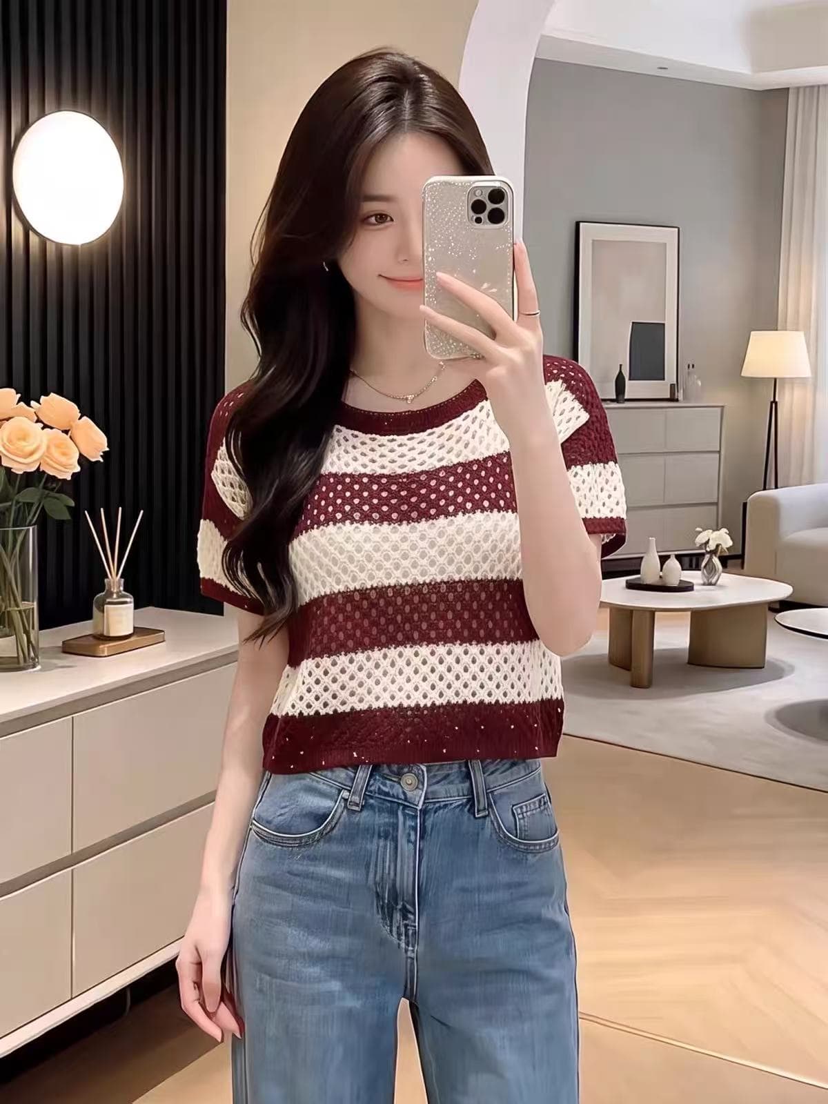 Chic 섹시함 홀로우 아웃 스트라이프 반팔 티셔츠 여성 여름 2026 느슨함 센스 착용 가져 가라. 루즈핏 연령 감소 니트 맨위 상세 이미지 4