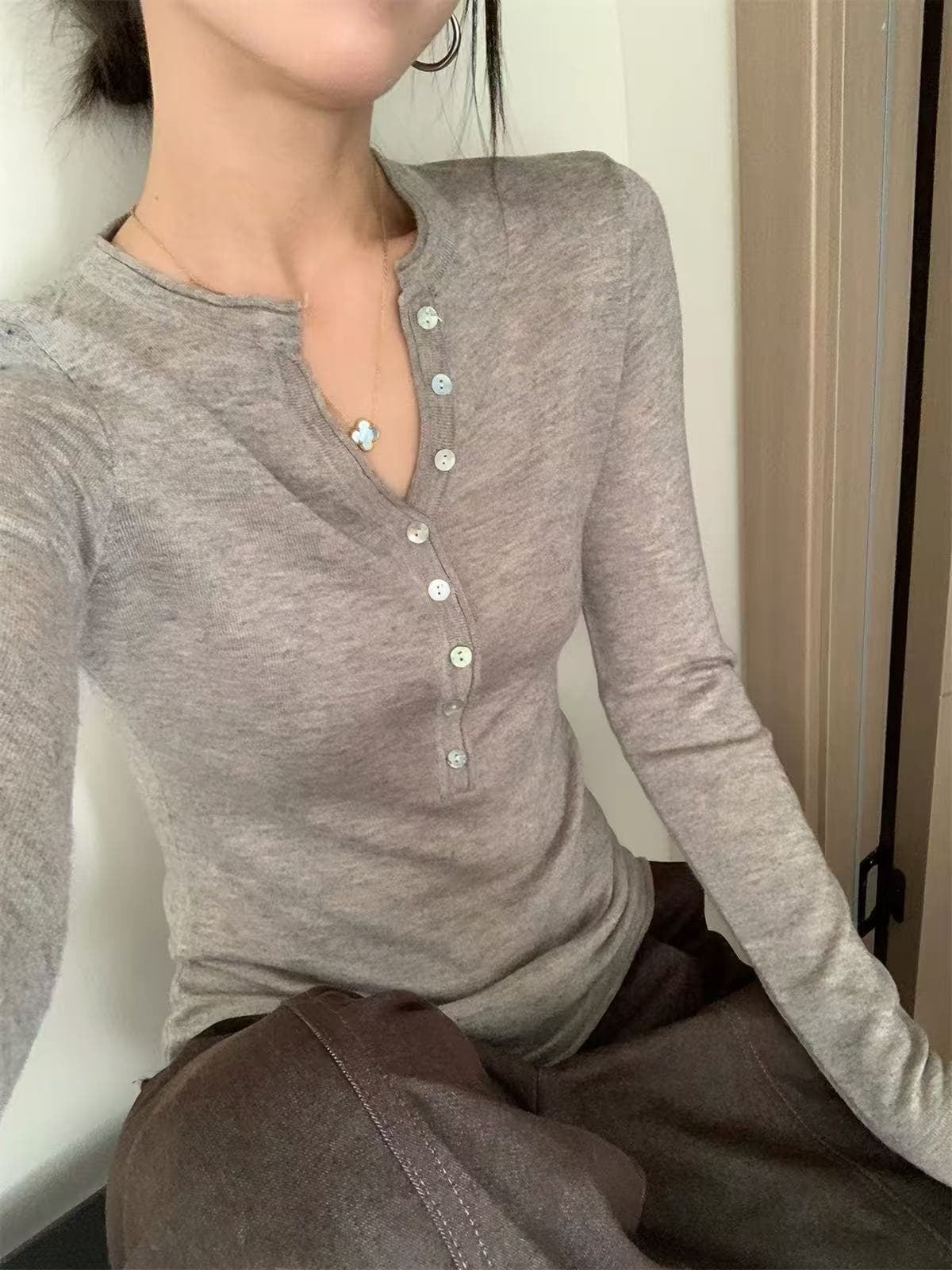 오래된 돈 바람 회색 몸매 가꾸기 헨리 셔츠 V넥 긴팔 티셔츠 여성 이른 가을 고급 센스 니트 기본 셔츠 인사이드 잡아라. 의류
