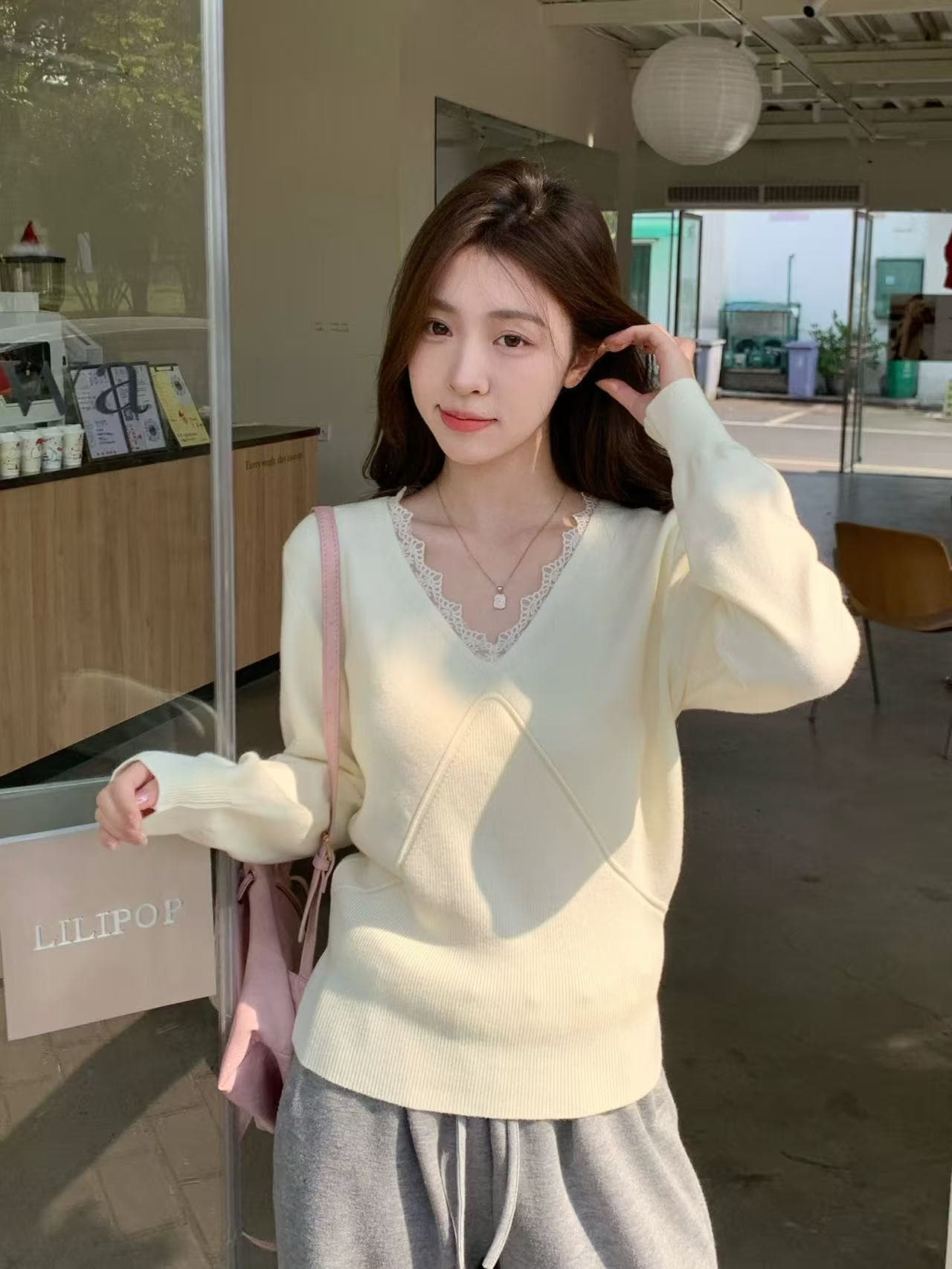 miu 부서 V넥 레이스 조각 기본 셔츠 여성 봄 가을 순수한 욕망 인사이드 가져 가라. 스웨터 프랑스식 오트밀 색상 니트 맨위 상세 이미지 1