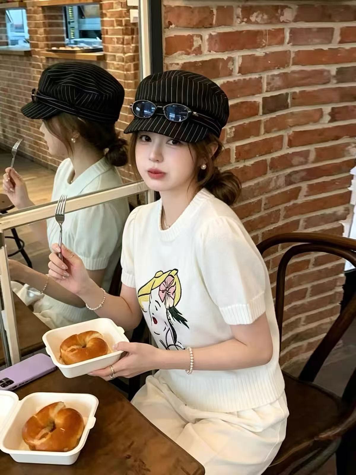 caicaii studio 부드러운 바람 만화 초상화 자수 반팔 니트 스웨터 고급 센스 미니멀리즘 다용도 맨위 이미지 4