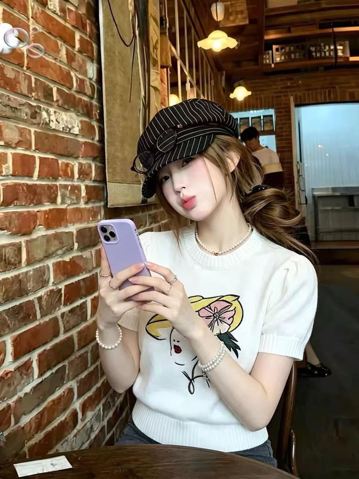 caicaii studio 부드러운 바람 만화 초상화 자수 반팔 니트 스웨터 고급 센스 미니멀리즘 다용도 맨위 상세 이미지 1