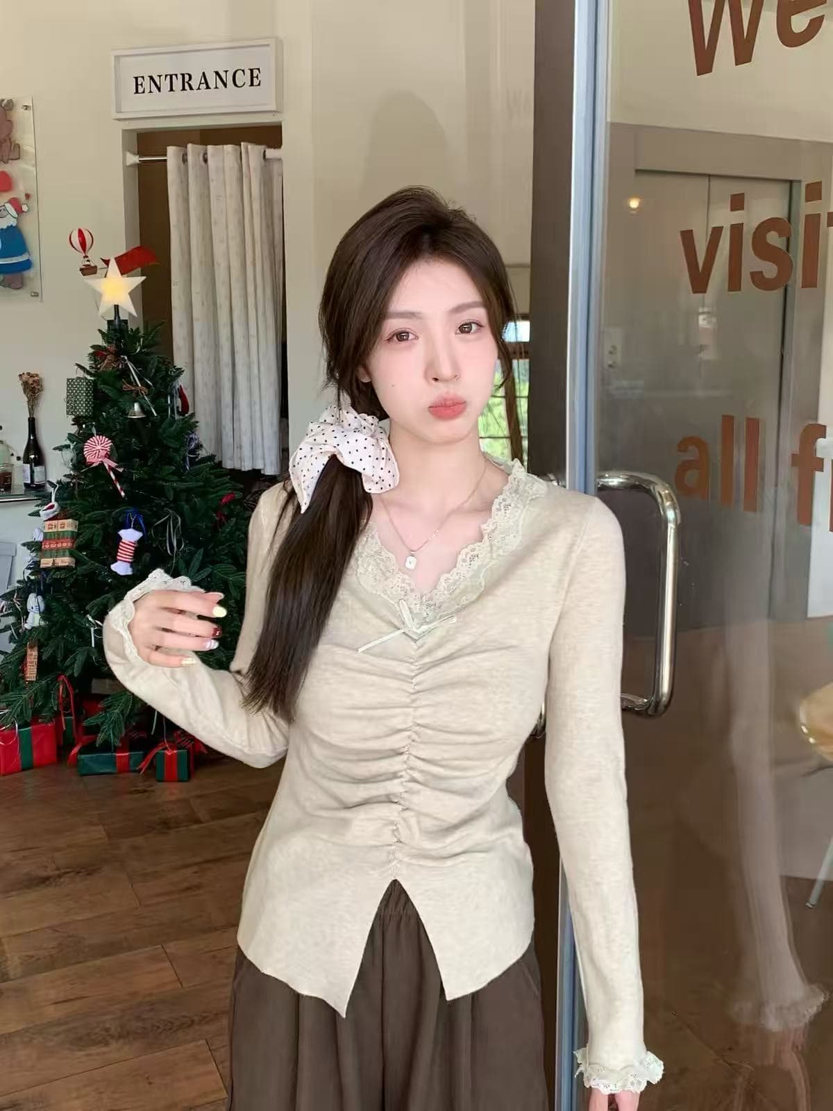 miu 부서 황색 V넥 패치워크 레이스 기본 셔츠 여성 봄 가을 순수한 욕망 주름 트임 스웨터 양모 니트 맨위 상세 이미지 2