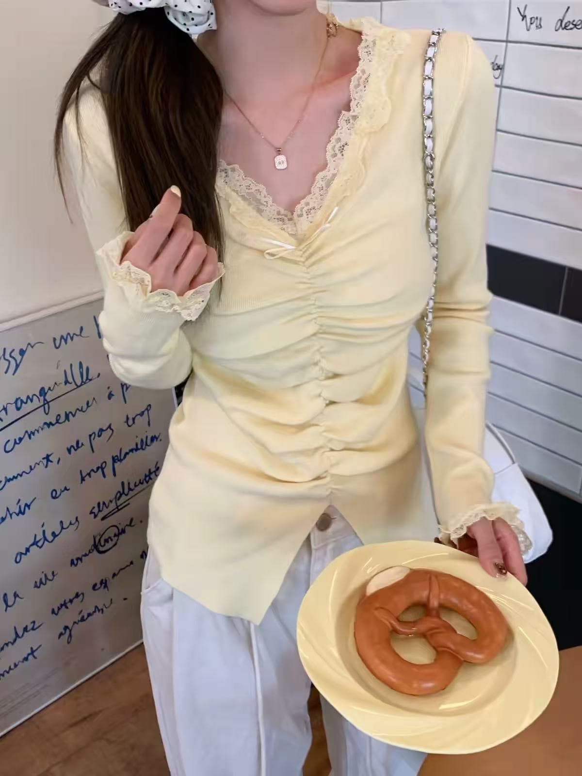 miu 부서 황색 V넥 패치워크 레이스 기본 셔츠 여성 봄 가을 순수한 욕망 주름 트임 스웨터 양모 니트 맨위 상세 이미지 5