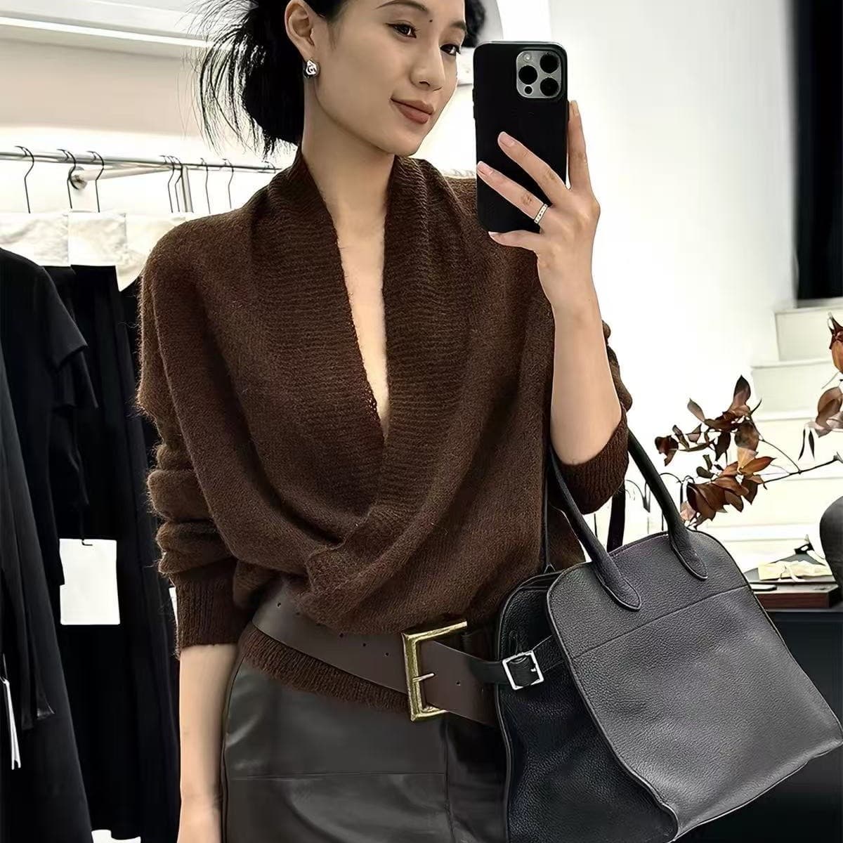 프랑스식 레트로 V넥 긴팔 니트 스웨터 여성 봄 가을 루즈핏 느긋한 바람 부드러운 찹쌀 스웨터 고급 센스 품격 맨위 이미지 5