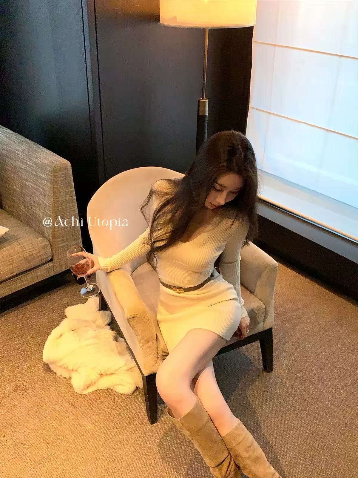 achi 대 또한 수영장 화이트 V넥 허리 수축 슬림해 보이는 니트 여성 드레스 품격 몸매 가꾸기 미니 스커트 만나는 타이트 스커트 이미지 3