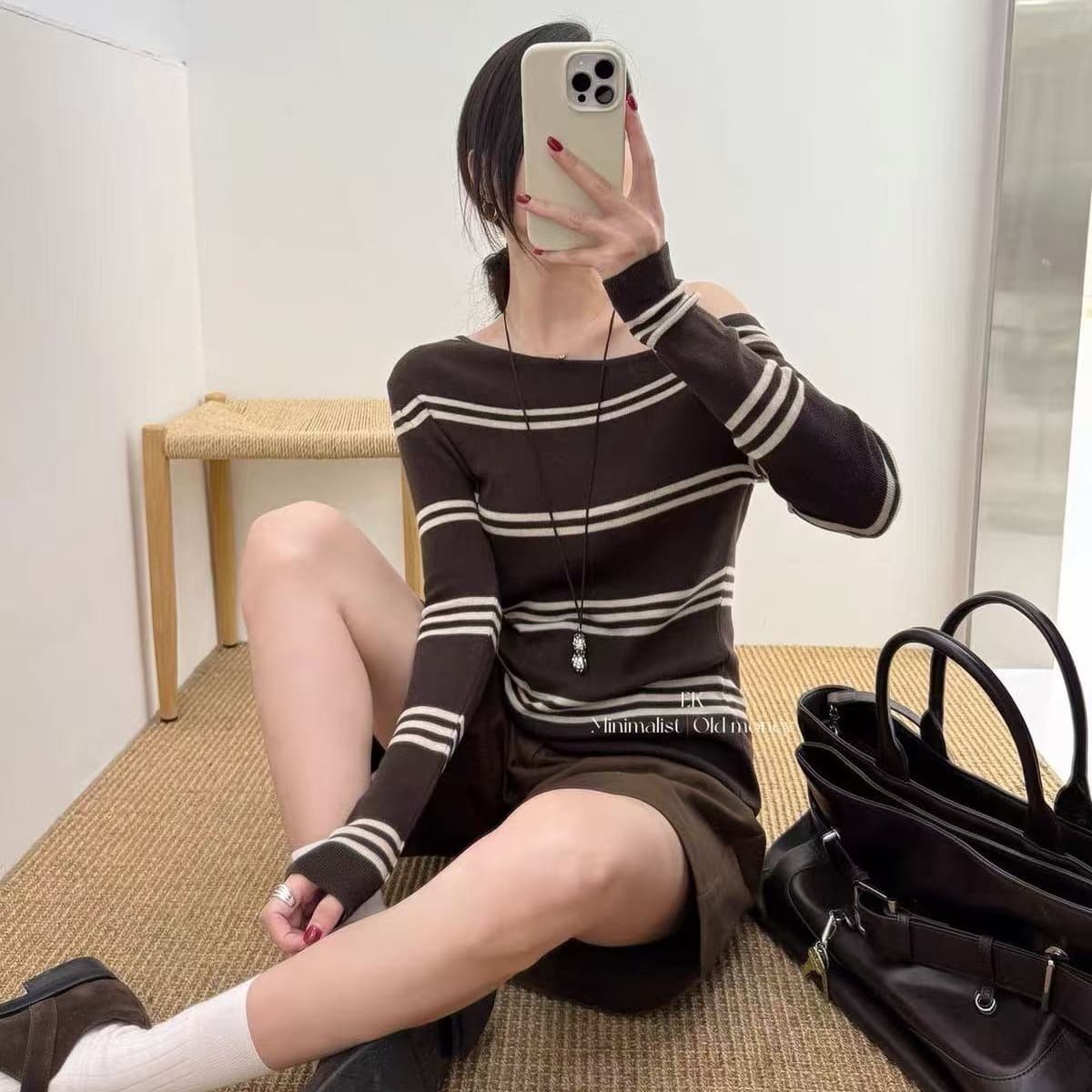 한 부서 부드러운 품격 패션 다용도 비스듬한 오프숄더 몸매 가꾸기 슬림해 보이는 스트라이프 니트 스웨터 2026 가을 외국 가스 작은 셔츠 이미지 5
