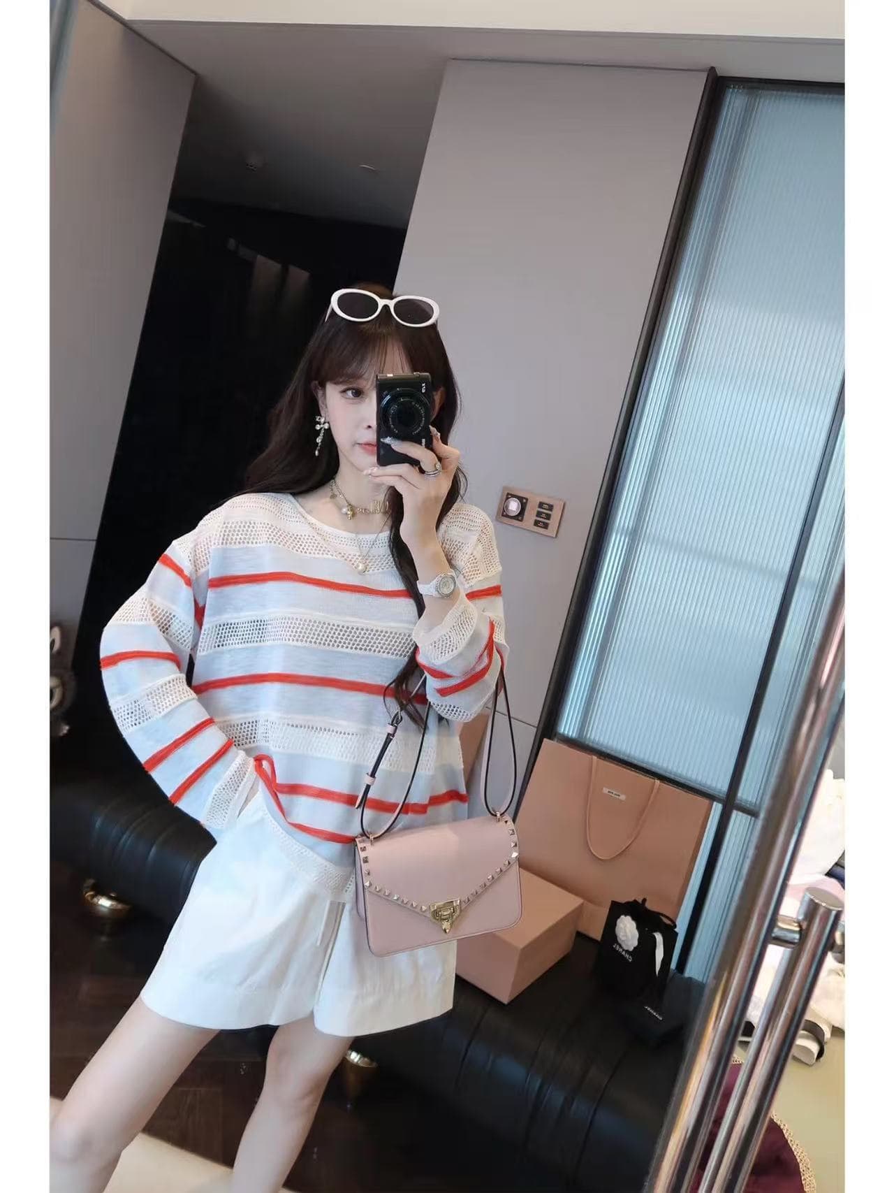 수영하다 사슴 사슴 대나무 마디 마 한 부서 연령 감소 스트라이프 홀로우 아웃 긍정적 인 어깨 긴팔 티셔츠 여성 가을 루즈핏 슬림해 보이는 라운드 넥 맨위 상세 이미지 2
