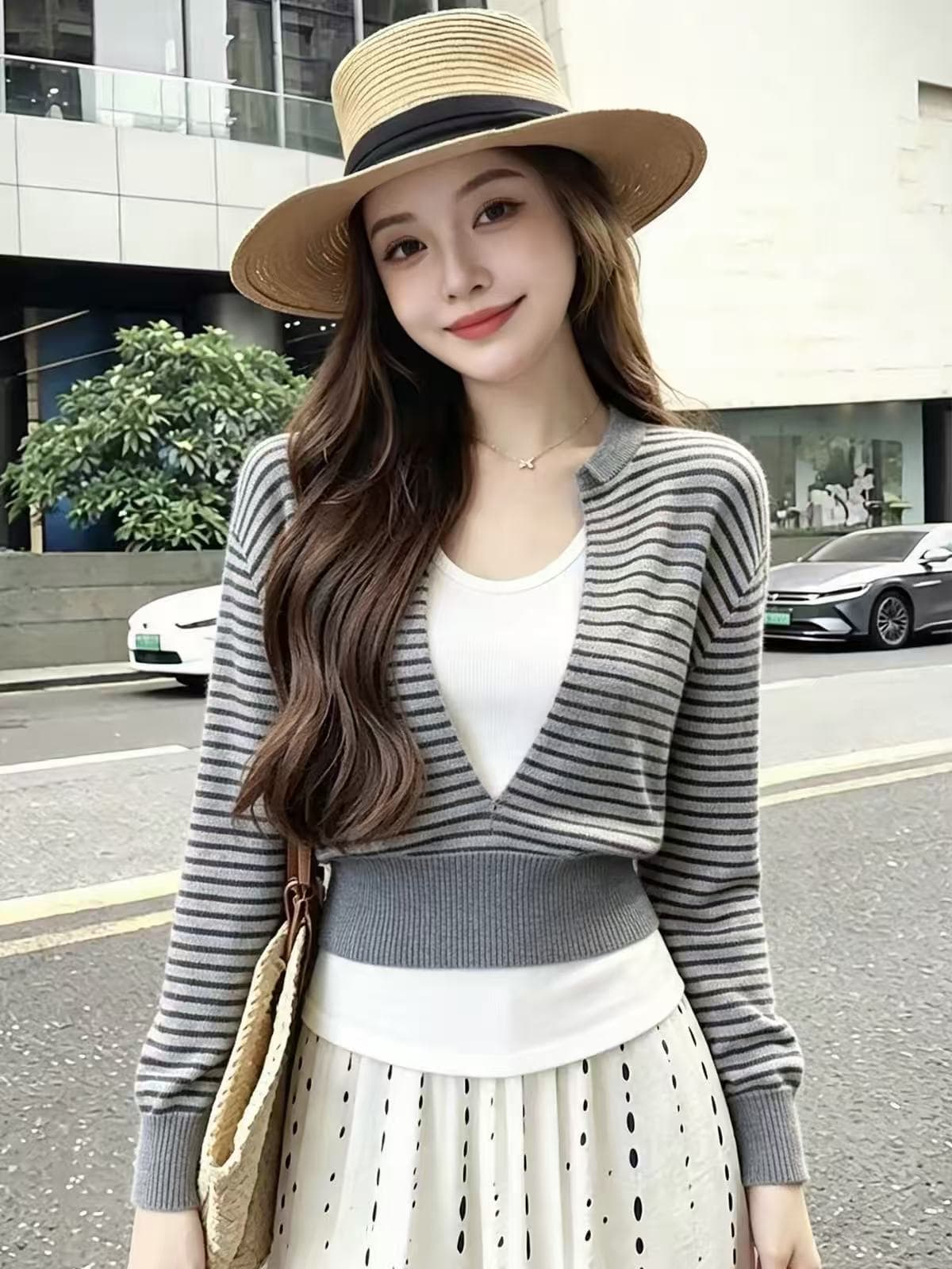 품격 고급 센스 페이크 레이어드 V넥 스트라이프 니트 스웨터 여성 2026 가을 새로운 다용도 슬림해 보이는 연령 감소 맨위
