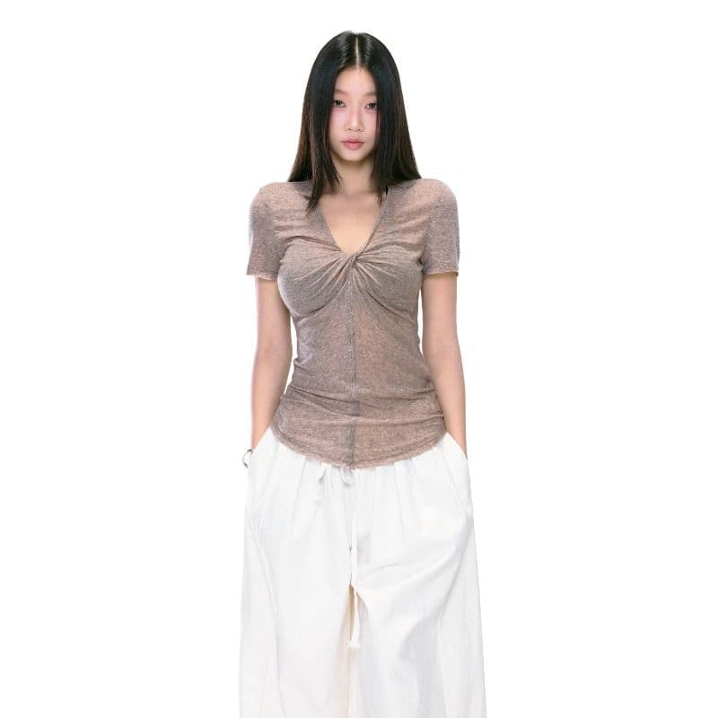 오트밀 색상 V넥 비틀림 긍정적 인 어깨 반팔 티셔츠 여성 여름 고급 센스 디자인 몸매 가꾸기 슬림해 보이는 쇼트 스타일 맨위 이미지 4