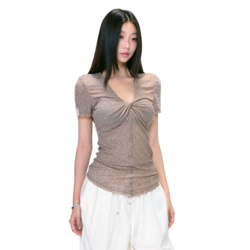 오트밀 색상 V넥 비틀림 긍정적 인 어깨 반팔 티셔츠 여성 여름 고급 센스 디자인 몸매 가꾸기 슬림해 보이는 쇼트 스타일 맨위 이미지 3