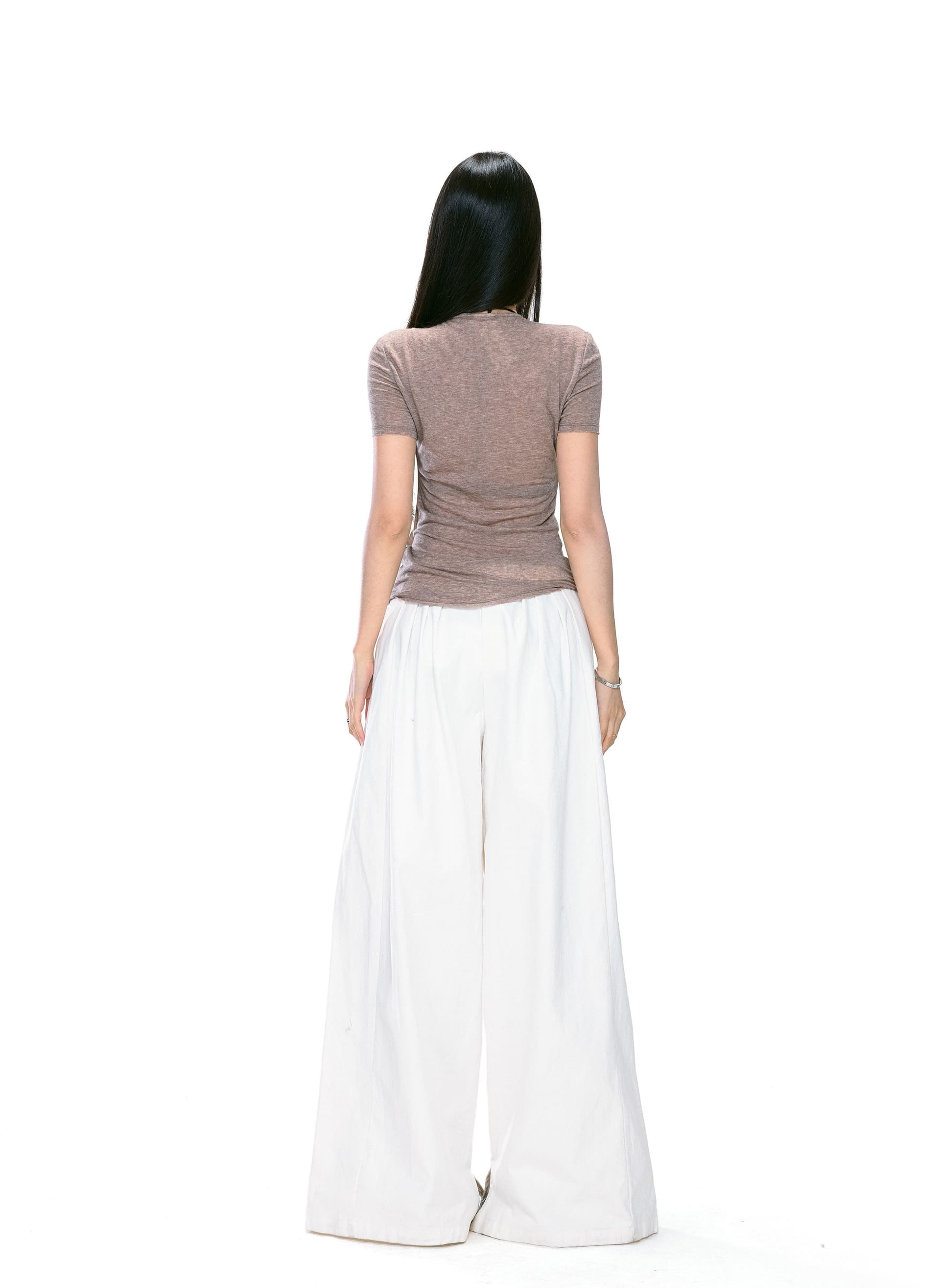오트밀 색상 V넥 비틀림 긍정적 인 어깨 반팔 티셔츠 여성 여름 고급 센스 디자인 몸매 가꾸기 슬림해 보이는 쇼트 스타일 맨위 상세 이미지 8