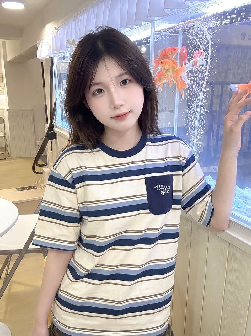 순면 스트라이프 반팔 티셔츠 여성 여름 새로운 한 부서 중간 길이 루즈핏 주머니 자수 라운드 넥 맨위 이미지 2
