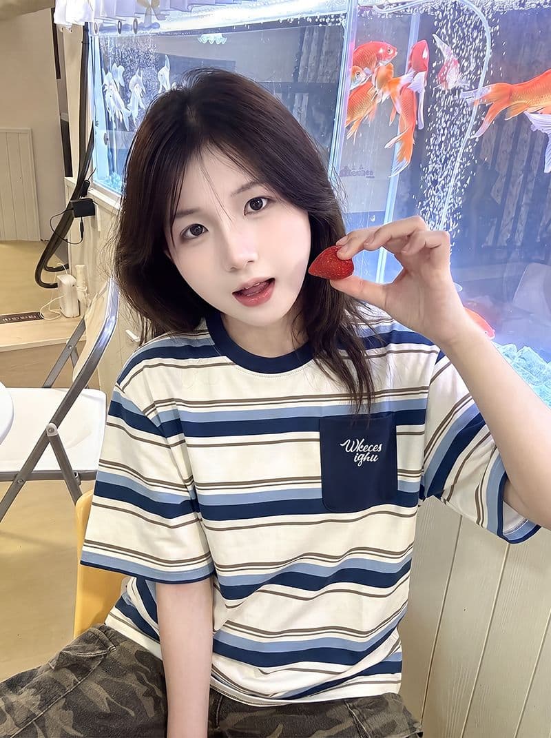 순면 스트라이프 반팔 티셔츠 여성 여름 새로운 한 부서 중간 길이 루즈핏 주머니 자수 라운드 넥 맨위 상세 이미지 7