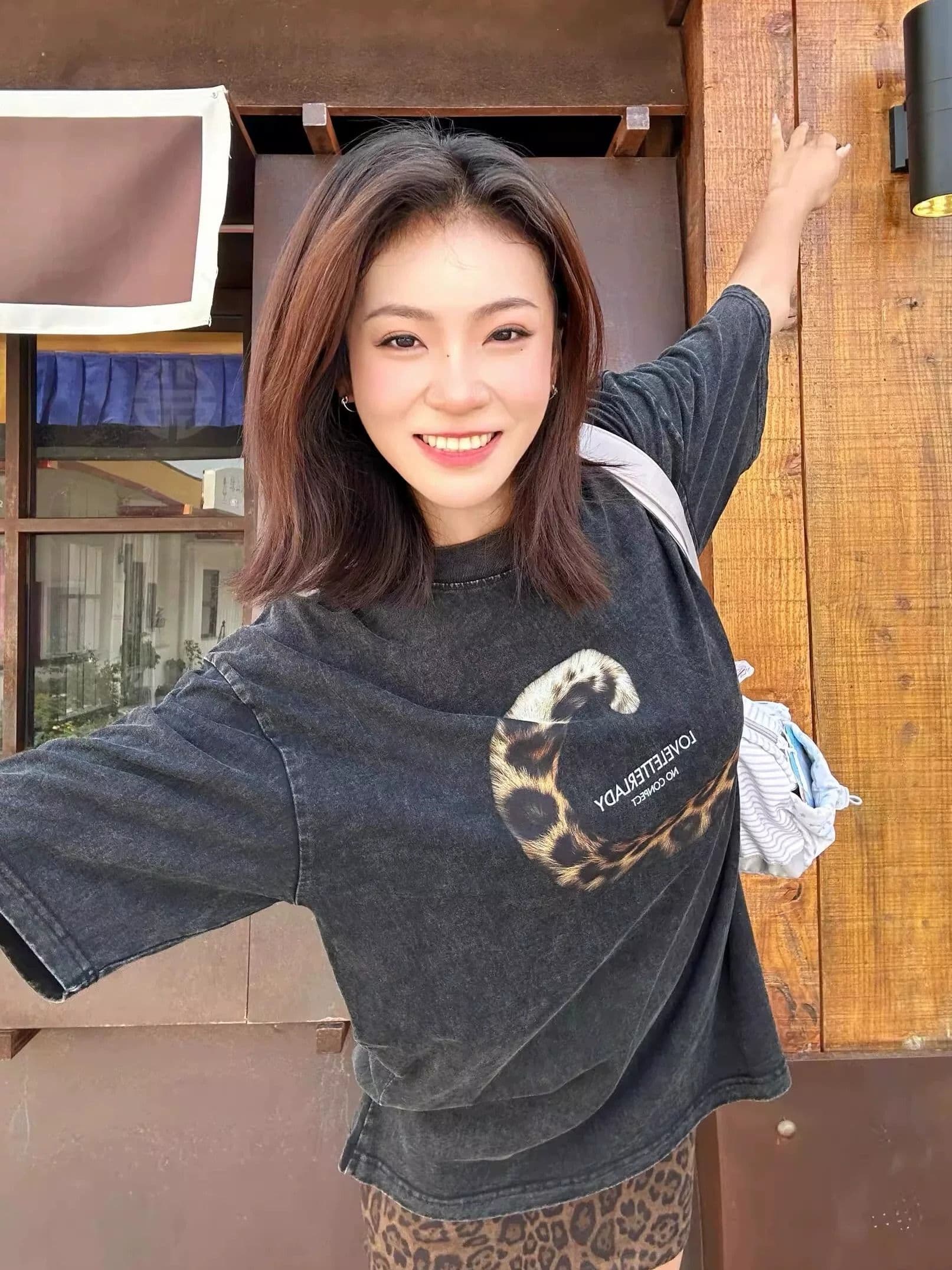 230 크 워싱 마 오래된 순면 반팔 티셔츠 여성 루즈핏 대 에디션 이미지 2