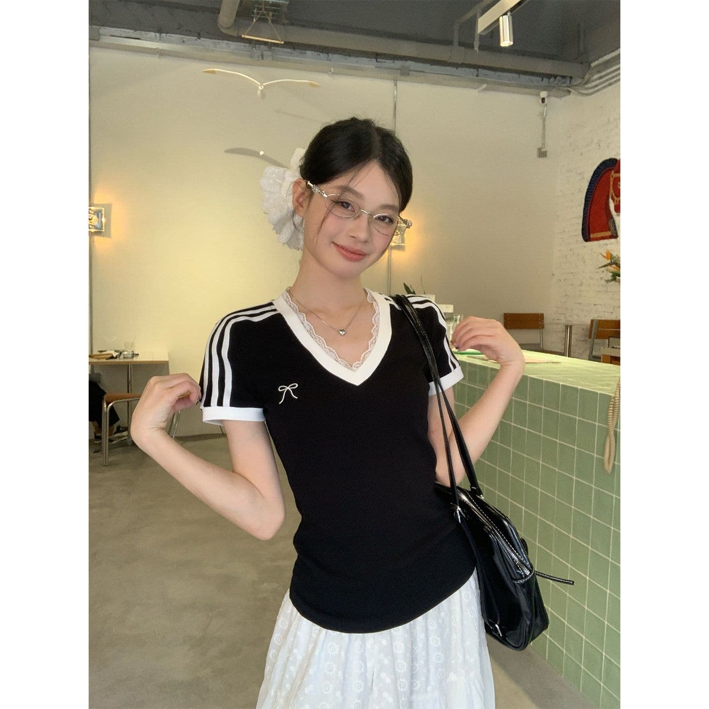 순면 리브 반팔 티셔츠 여성 여름 새로운 나비 매듭 레이스 배색 V넥 몸매 가꾸기 맨위 상세 이미지 7