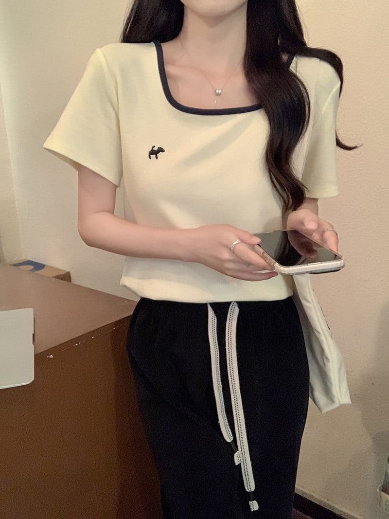 구슬 그라운드 면 200그램 반팔 티셔츠 2026 여름 트렌디 단색 몸매 가꾸기 쇼트 스타일 긍정적 인 어깨 배색 칼라 여성 의류 맨위 상세 이미지 16