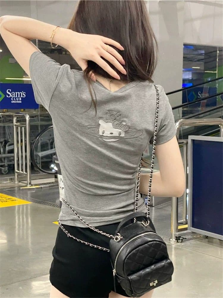 원본 품질 뒤로 홀로우 아웃 자수 화이트 반팔 티셔츠 슬림해 보이는 긍정적 인 어깨 의류 상세 이미지 8