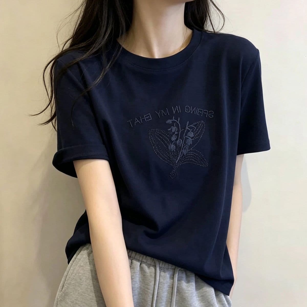 200그램 게으른 면 65 면 35 폴리 에스터 자수 반팔 티셔츠 여성 여름 새로운 루즈핏 얇은 스타일 다용도 맨위 트렌디