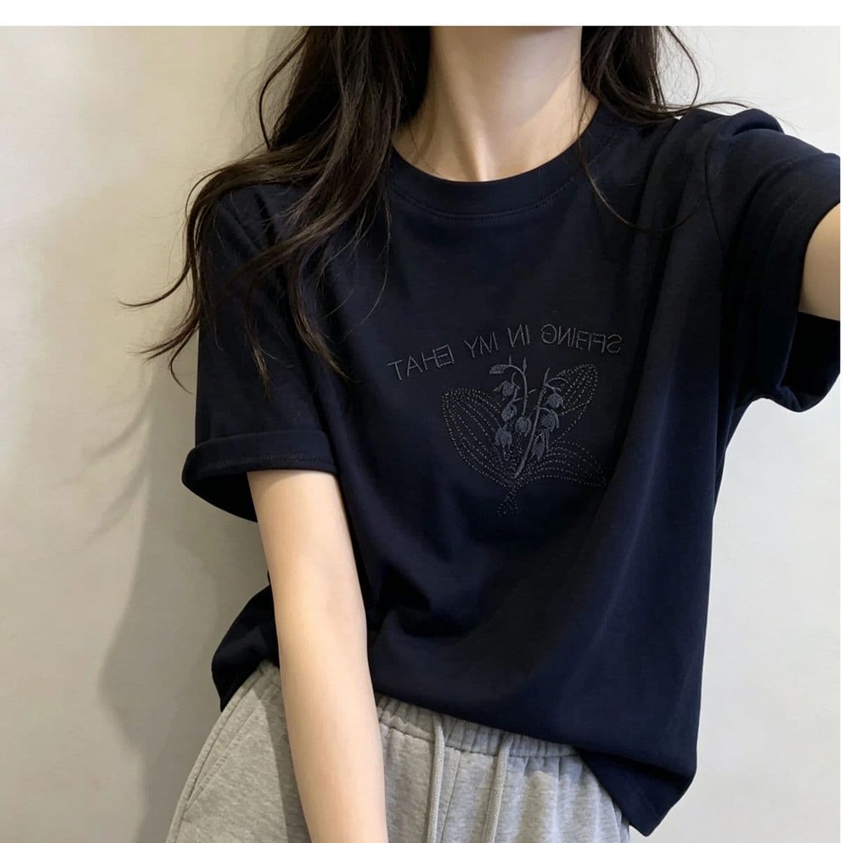 200그램 게으른 면 65 면 35 폴리 에스터 자수 반팔 티셔츠 여성 여름 새로운 루즈핏 얇은 스타일 다용도 맨위 트렌디 상세 이미지 4