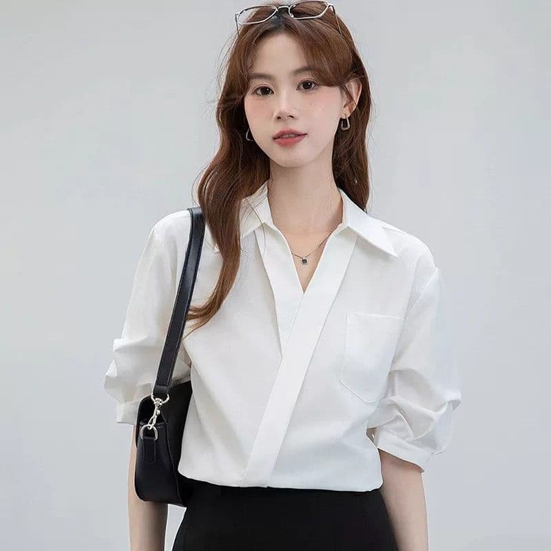 프랑스식 화이트 V넥 반팔 여성 셔츠 여름 반소매 벌룬 소매 셔츠 2026 새로운 차가운 센스 긍정적 인 어깨 의류